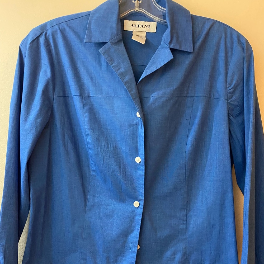 Beautiful Alfani  blue fitted blouse
